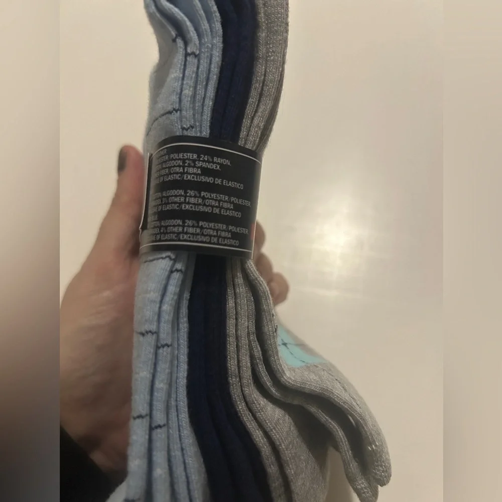 Men's Crew Socks 3-Pair NWT Fits Shoe size 4-10